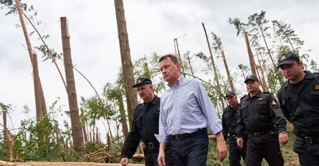 Rząd zwlekał z wnioskiem o pomoc po nawałnicy. W tym czasie na wsi zebrali 10 mln