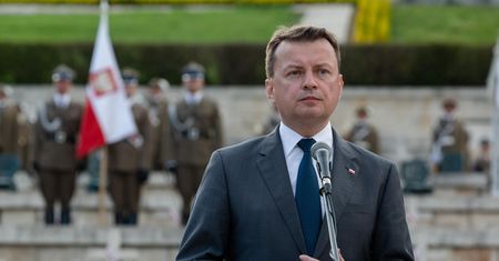 Mariusz Błaszczak podnosi pensje cywilom w Wojsku Polskim. Uważa, że należy im się "najwyższe uznanie"