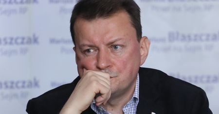 Błaszczak przyznaje, że nagrody były "błędem PiS"