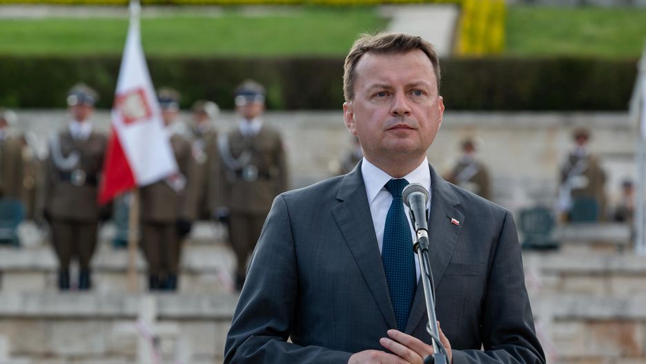 Mariusz Błaszczak uznał, że pracownicy cywilni są konieczni do "rozwoju" SZ