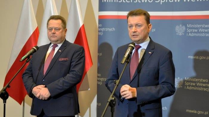 Szef MSWiA Mariusz Błaszczak i jego zastępca Jarosław Zieliński
