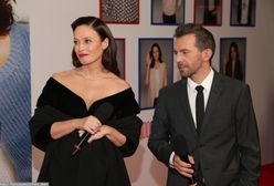 Magdalena Różczka na premierze filmu. Uwagę przykuwa ręka na brzuszku