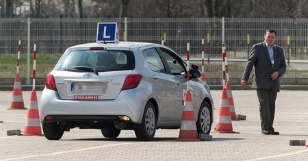 Będą zmiany w opłatach za egzamin na prawo jazdy dla niepełnosprawnych