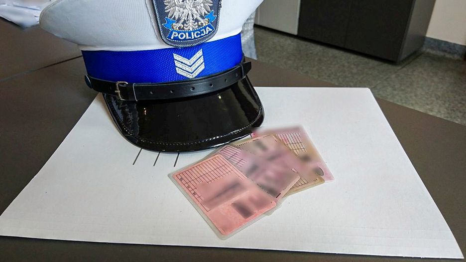 Policja zatrzymała prawo jazdy kierowcom, którzy jechali autostradą A2 pod prąd