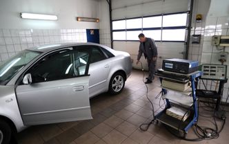 Rewolucja w kontroli pojazdów wstrzymana. Jarosław Kaczyński wycofał projekt ustawy