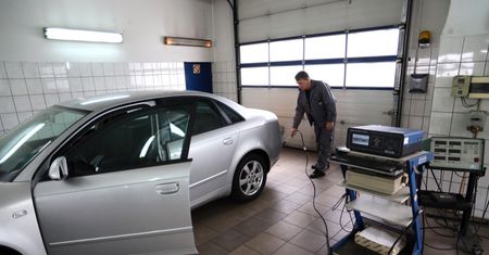 Rewolucja w kontroli pojazdów wstrzymana. Jarosław Kaczyński wycofał projekt ustawy