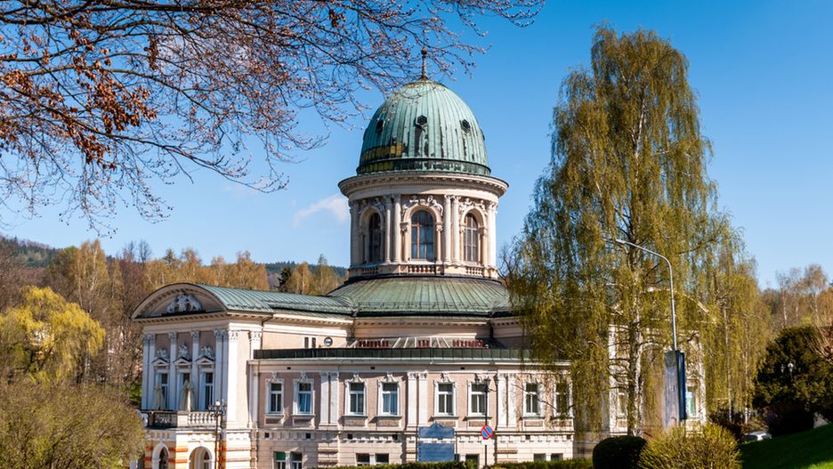 Termy w sanatorium "Zdrój Wojciech" znajdują się w budynku zwieńczonym barokową kopułą