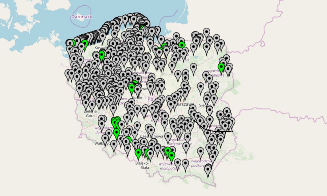 Zielone punkty oznaczają wodę zdatną do kąpieli