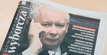 Twarde negocjacje Kaczyńskiego. Wie, że PiS musi zapłacić, ale rozkłada ręce