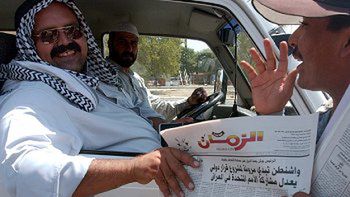 Zdjęcia synów Husajna w irackiej gazecie