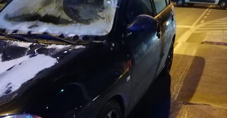 Sochaczew. Potrącił na przejściu matkę z córką. Nic nie widział przez oszronioną szybę