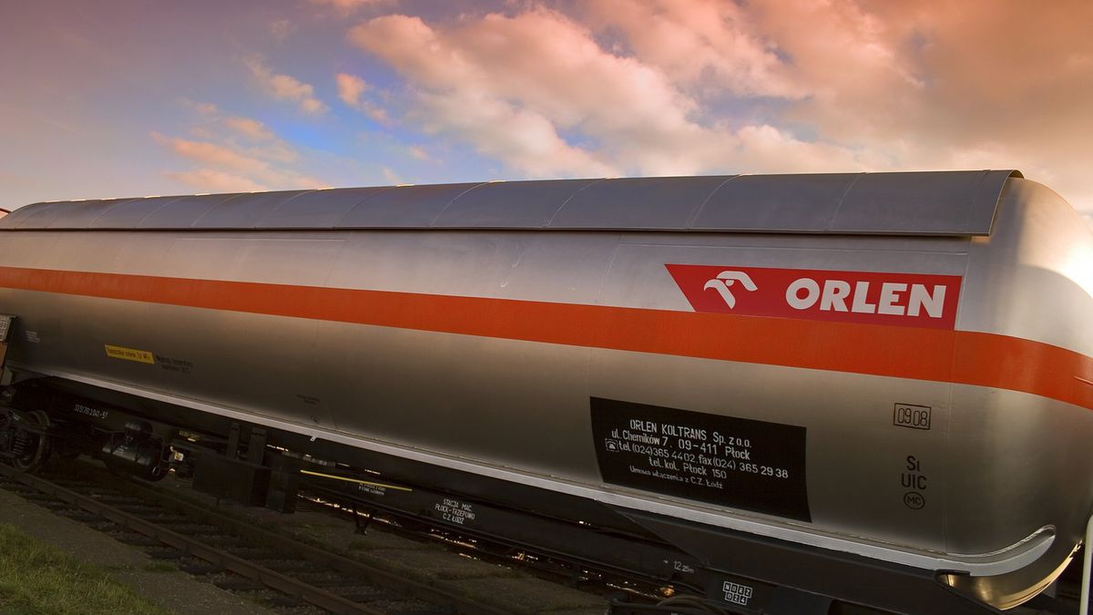 Orlen zwiększa nakłady na walkę z koronawirusem.