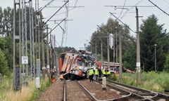 Daleszewo: pociąg uderzył w ciężarówkę z drewnem