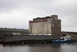 Gdynia: samochód wpadł do kanału. W środku dwa ciała