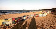 80-metrowy parawan na plaży. Nietypowa akcja w Gdańsku