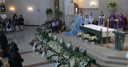 Szczyrk. Trwa pogrzeb ofiar tragicznego wybuchu. 8 urn przy ołtarzu