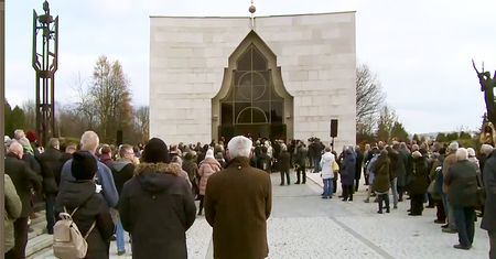 Pogrzeb Piotra Szczęsnego. Mężczyzna zmarł po podpaleniu się w centrum Warszawy