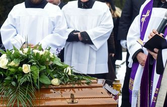 "Kościół to nie sklep, nie mamy cennika". Co łaska, czyli ile kosztują pogrzeb, chrzest i ślub