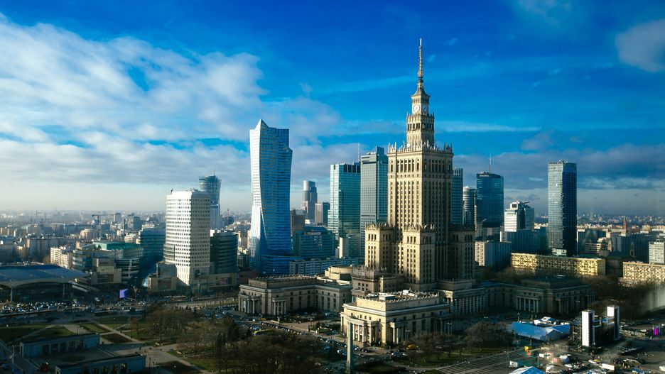 Warszawa- Aleje Jerozolimskie prawie nieprzejezdne. Zapadł się fragment drogi.