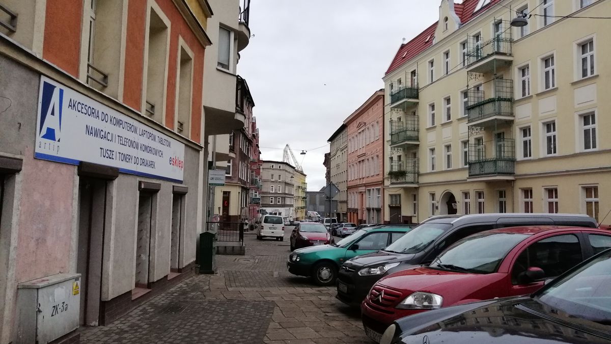 Kierowcy z zagranicy często parkują w Polsce i nie kupują biletów. Są praktycznie bezkarni