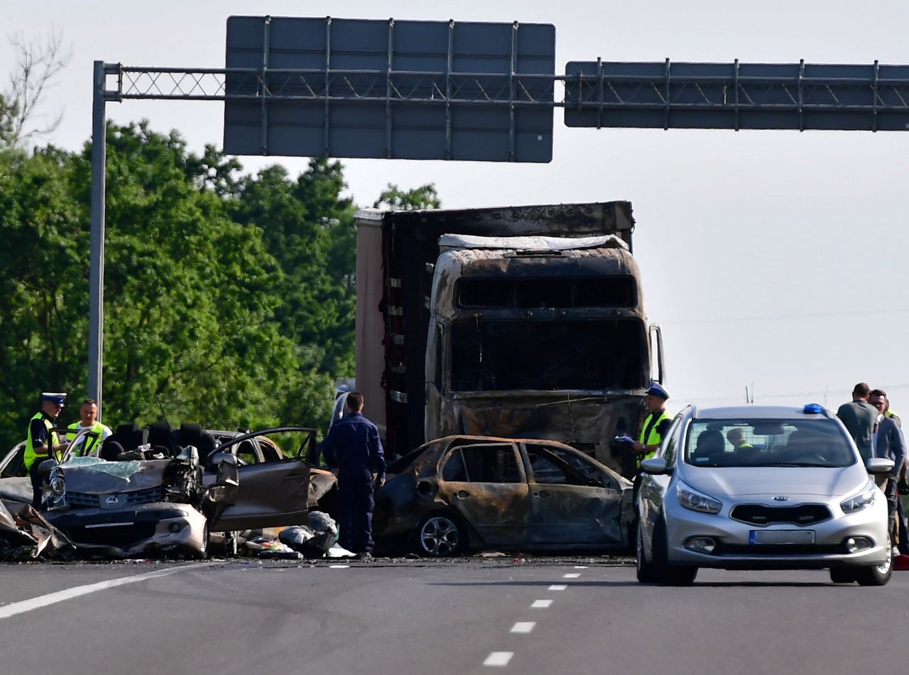 Wypadek na A6 pod Szczecinem. Policja szuka świadków i nagrań