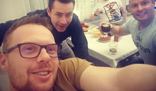 Krzysiek i Marcin ze "Ślubu od pierwszego wejrzenia" przyjaźnią się. Imprezują też z innym uczestnikiem programu. Poznajecie?