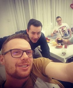 Krzysiek i Marcin ze "Ślubu od pierwszego wejrzenia" przyjaźnią się. Imprezują też z innym uczestnikiem programu. Poznajecie?
