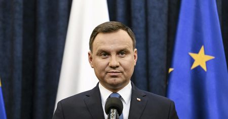 Polacy ocenili decyzję Dudy. Sprzeczne rezultaty
