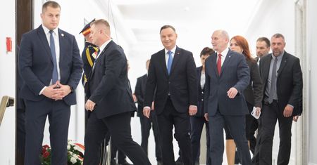 Andrzej Duda rusza z kampanią prezydencką. Sejmowe kuluary: "Antoni Macierewicz pomógł prezydentowi"