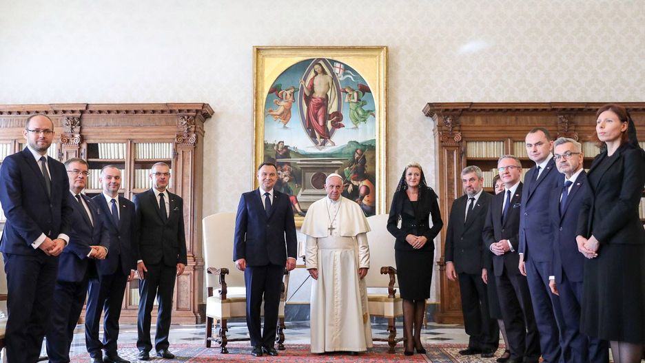 Andrzej Duda po raz trzeci z wizytą u papieża. Zachwalał działania prorodzinne i wręczył kosz podarków.
