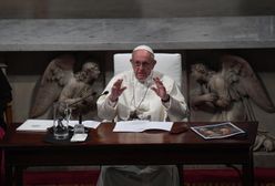 "Błagam Boga". Emocjonalna przemowa Franciszka do dziesiątków tysięcy wiernych. Rozległy się brawa