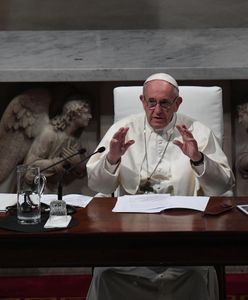 "Błagam Boga". Emocjonalna przemowa Franciszka do dziesiątków tysięcy wiernych. Rozległy się brawa