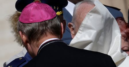 Watykan obraduje ws. pedofilii. Papież mówi o taktyce, która "uśpiła sumienia"