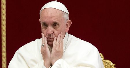 Papież Franciszek zakazuje sprzedaży papierosów. To drugie źródło dochodu Watykanu