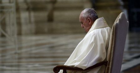 Koronawirus w Europie. Przejmujące słowa papieża Franciszka. "To dla nas najciemniejsza godzina"