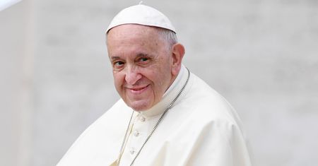 Papież Franciszek wydał nowe dyrektywy dla zakonnic ws. Twittera i Facebooka