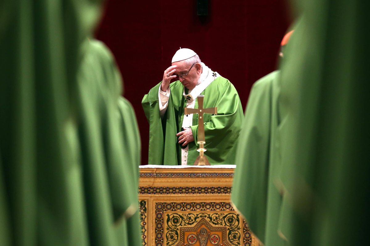 Watykan. Papież Franciszek ustanawia nowe normy dot. zgłaszania pedofilii