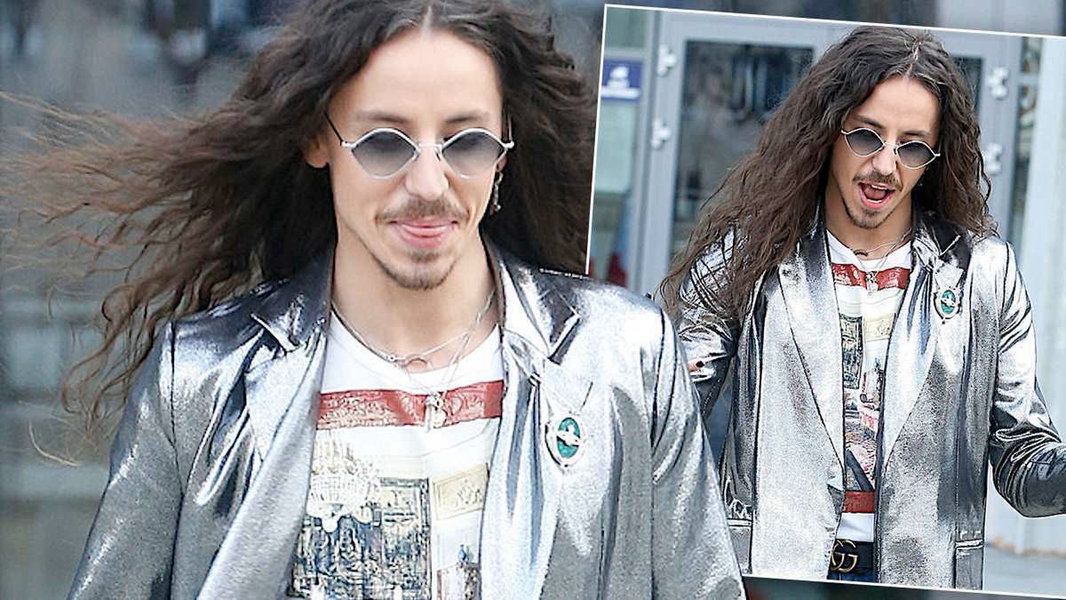 Michał Szpak w srebrnej marynarce