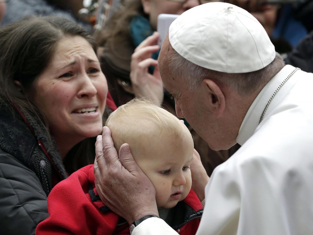 „Ona nie jest do mycia naczyń i do roboty”. Papież Franciszek o tym, jak ważne są kobiety