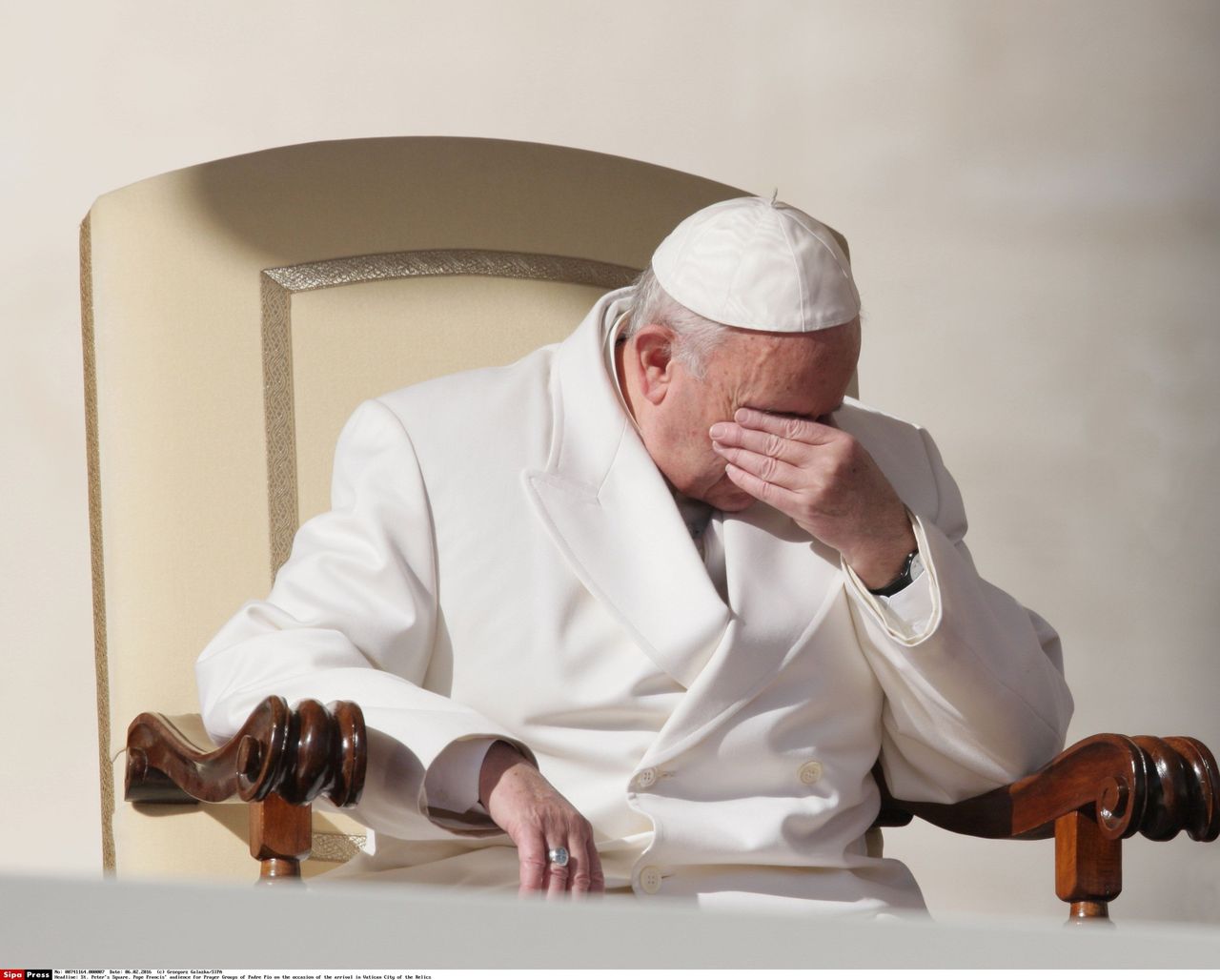 Papież Franciszek modli się za Charliego Garda