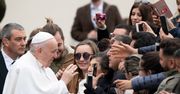 Papież Franciszek z "lekką niedyspozycją". W środę błogosławił wiernych na Placu Św. Piotra