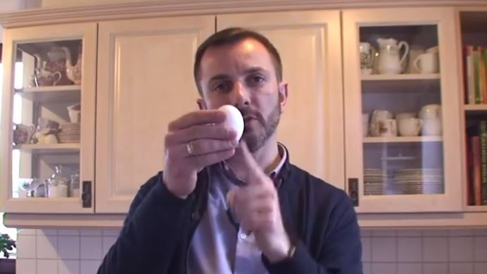 Nauka. To lubię - Test świeżości jajka