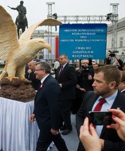 Minister uderza w Komorowskiego. "Polacy nie chcą maszerować za czekoladowym orłem"