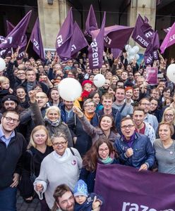 Razem składa skargę na "Wiadomości". "Antyuchodźcza kampania"