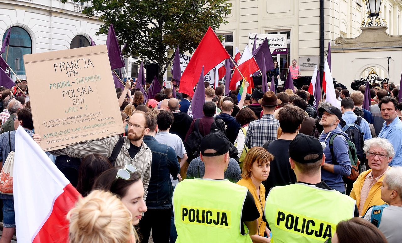 Chcą weta. Demonstracja przed Pałacem Prezydenckim