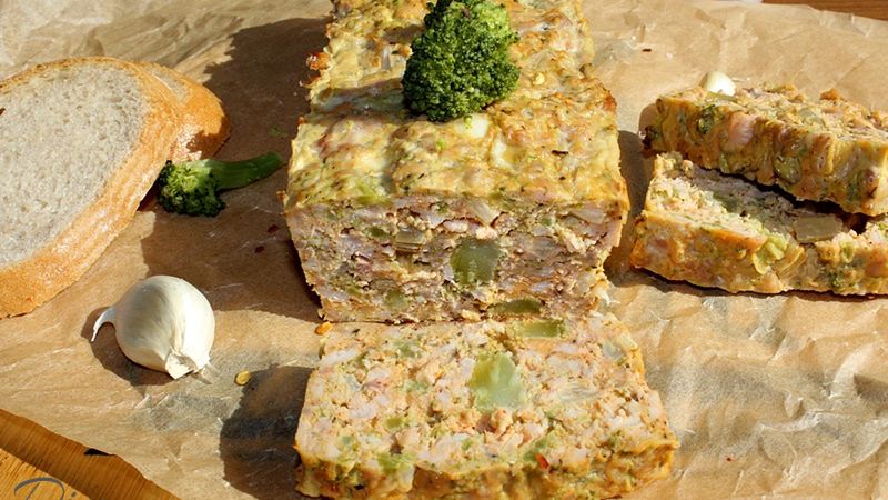 Pieczeń z mięsa mielonego. Idealna na obiad lub do kanapek