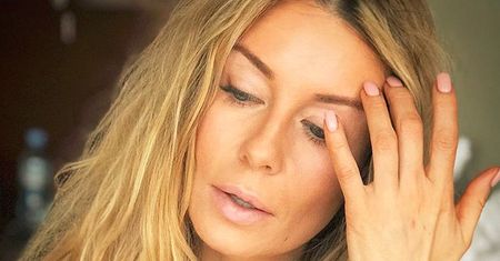 Rozenek kusi w wysokich kozakach i różowej mini. Fani: "Normalnie osiemnastka"