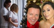 Szczęśliwi Małgorzata Rozenek i Radosław Majdan pozują przy choince: "W oczekiwaniu na PIERWSZE KOPNIĘCIE" (FOTO)
