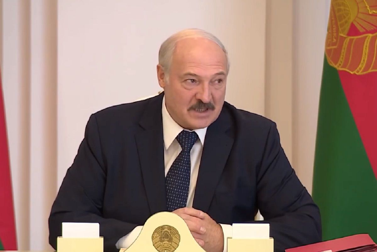 Aleksander Łukaszenka, prezydent Białorusi, zalecił picie wódki i chodzenie do sauny. Wszystko to ma pomóc w walce z koronawirusem.