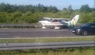 Autostrada A4 zablokowana. Awaryjne lądowanie awionetki